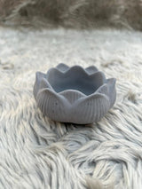 Handmade Jesmonite Lotus Bowl – Luxury Decorative Dish for Jewelry, Candles, & Aesthetic Home Decor