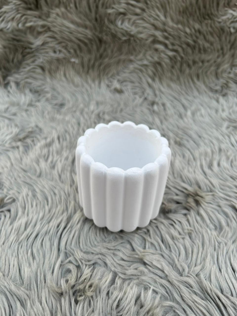 Handmade Jesmonite Fluted Container – Minimalist Decorative Holder for Candles, Brushes, Jewelry & Home Decor