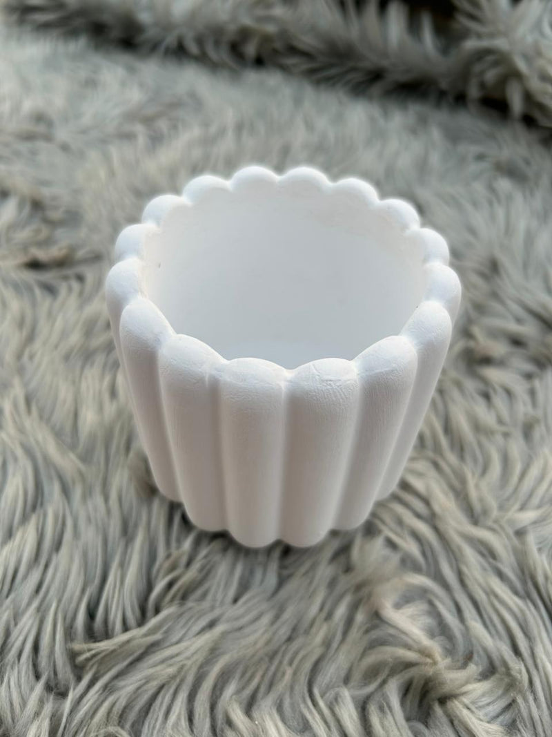 Handmade Jesmonite Fluted Container – Minimalist Decorative Holder for Candles, Brushes, Jewelry & Home Decor